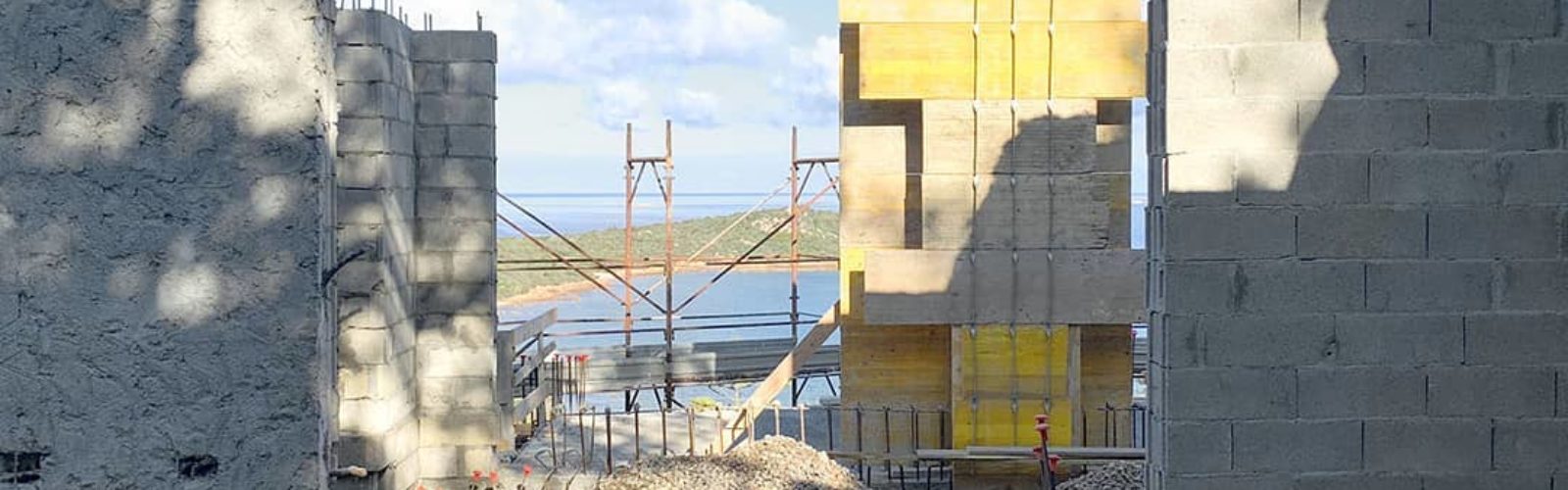 Rising walls. Construction site of #villatavolara. #gosplanarchitects...